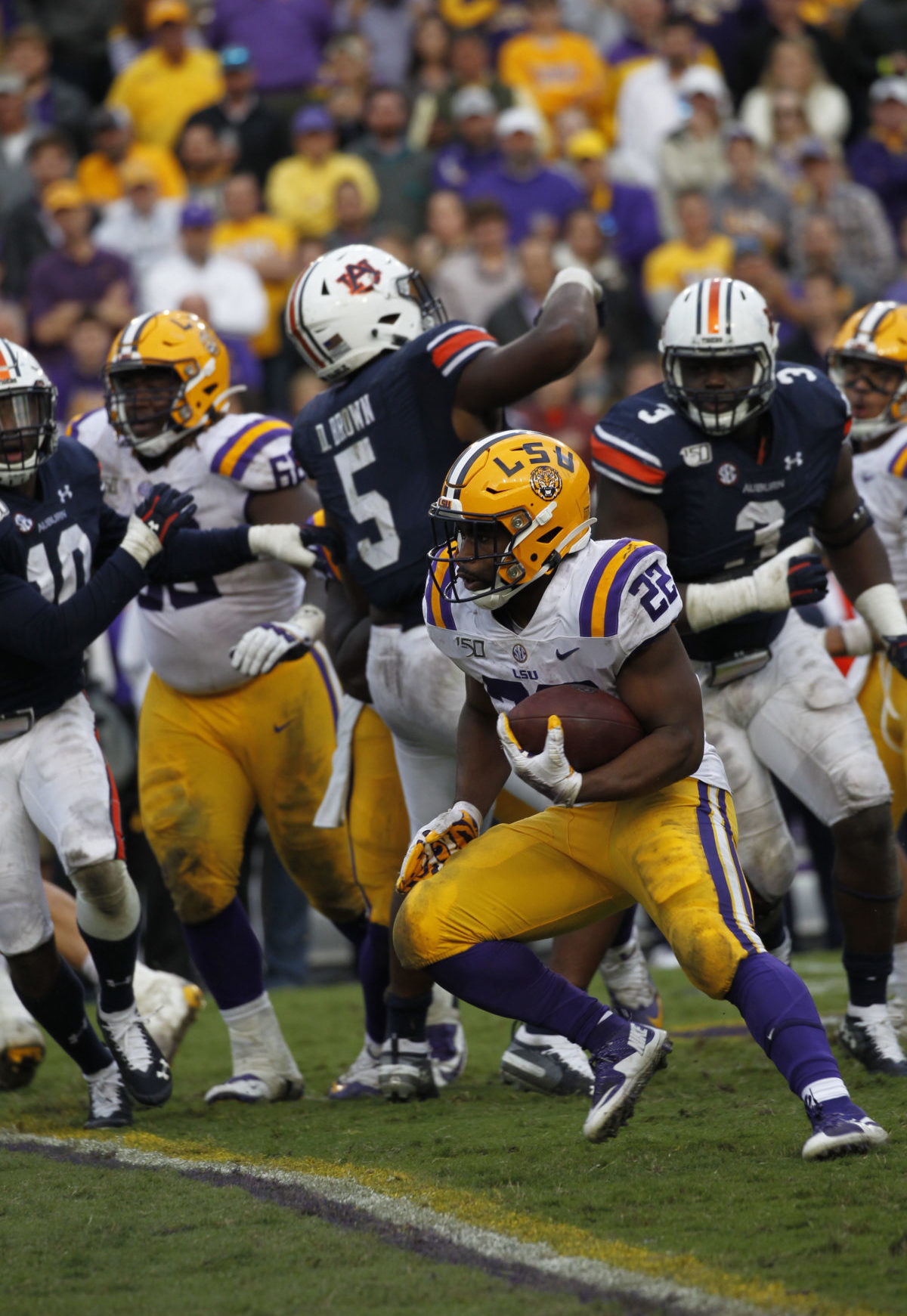 LSU’S EDWARDS-HELAIRE ONE OF 10 SEMIFINALISTS FOR DOAK WALKER AWARD