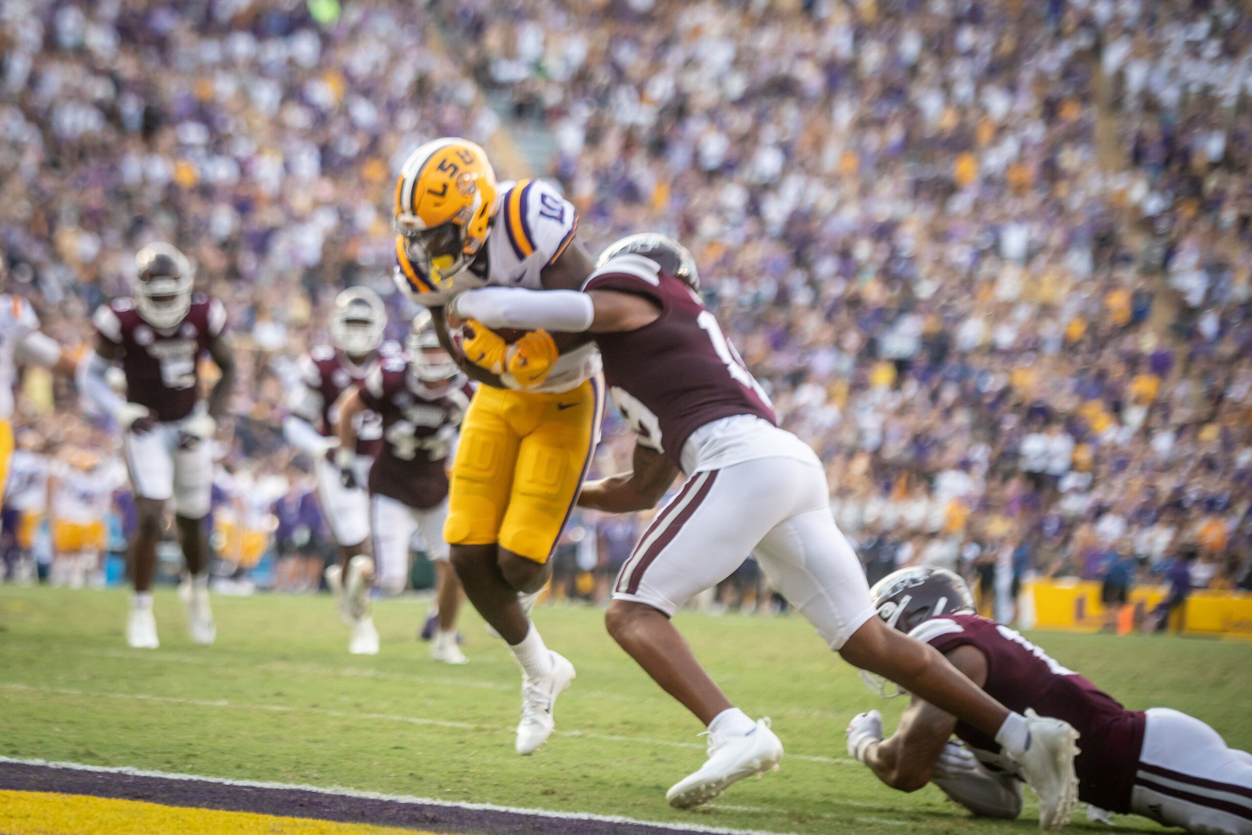 LSU’s Dominant Fourth Quarter Helps The Tigers Clinch First SEC Victory 31-16 Over The Mississippi State Bulldogs.