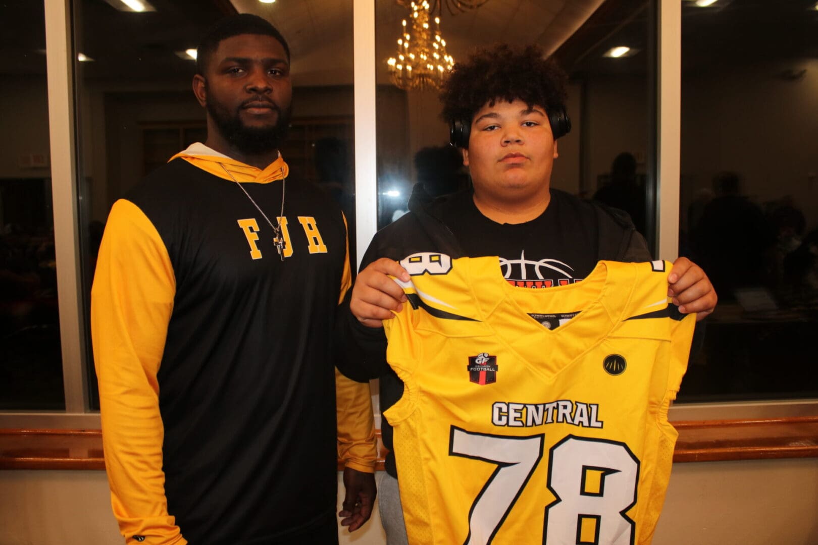 Rising Star: DL Christian Holmes , Pineville Jr. High( Pineville, La)